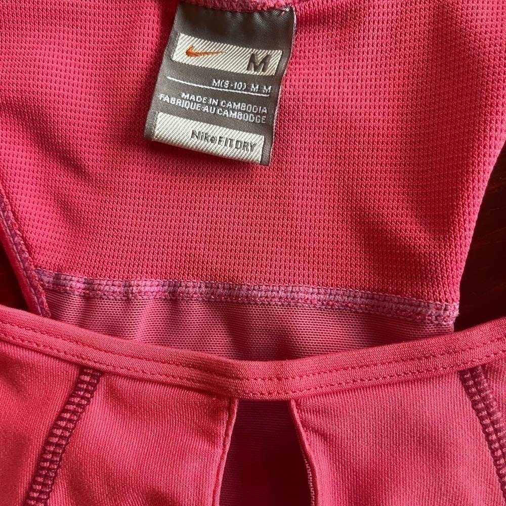 NIKE dri-fit tank top with liner. Size M - Picture 4 of 5